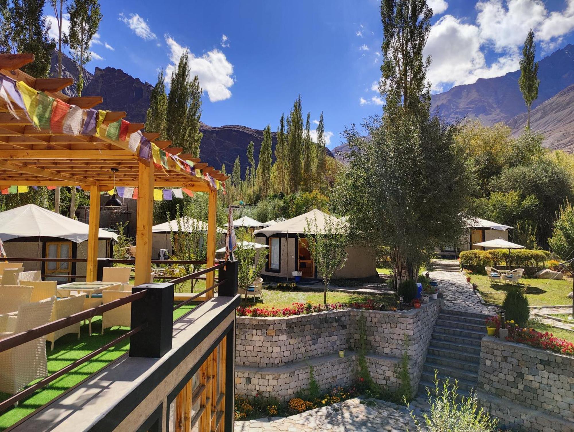 Mystique Meadows Earth Homes Hundar Extérieur photo